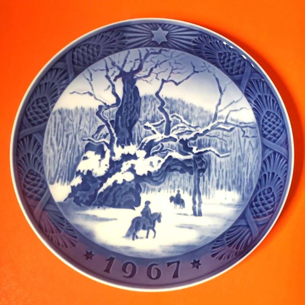 1967 Royal Copenhagen Christmas Plate The Royal Oak, Kai Lange Danish Porcelain